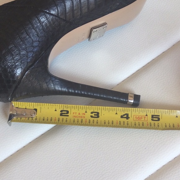 EUC Michael Kors Black Shoes Heels 38 1/2 Made in Italy - Picture 14 of 16